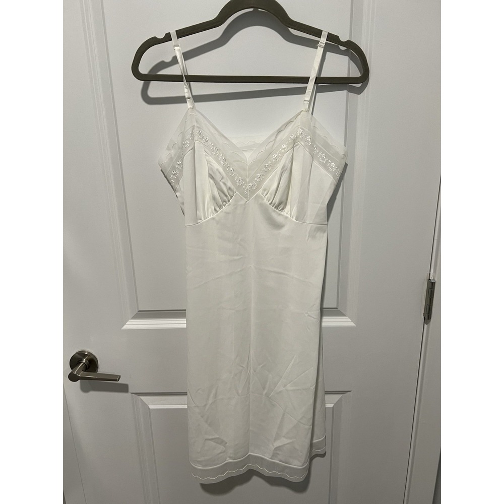 Vintage Hollywood Vassarette Munsingwear Full Slip White 100% Nylon Sz Small‎ 36